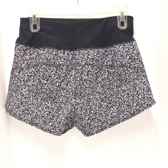 Mondetta women's high rise hidden pockets elastic waist short pants Size: SP - Picture 2 of 7